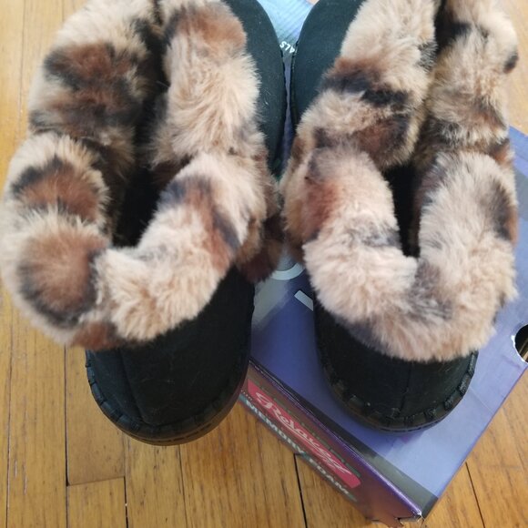 Sketchers Women's Relaxed Fit Size 8 Faux Fur Lined Boots - Picture 5 of 7